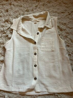 Monteau Cream Textured Sleeveless Button-Front Shirt